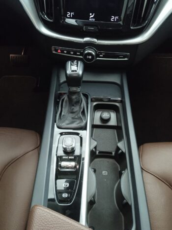 Volvo XC 60 T5 Momentum 2.0 AWD completo